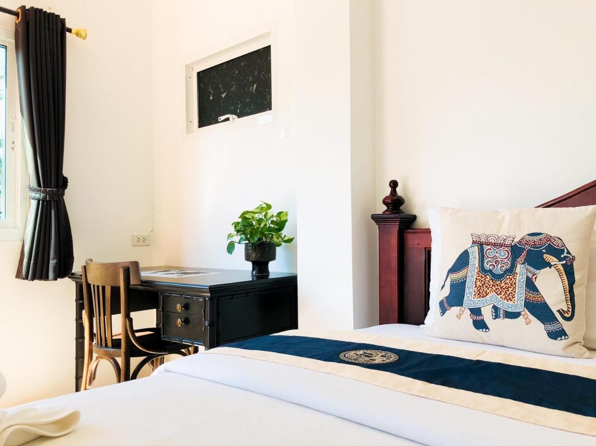 Baanlugchange Hotel Chanthaburi Esterno foto