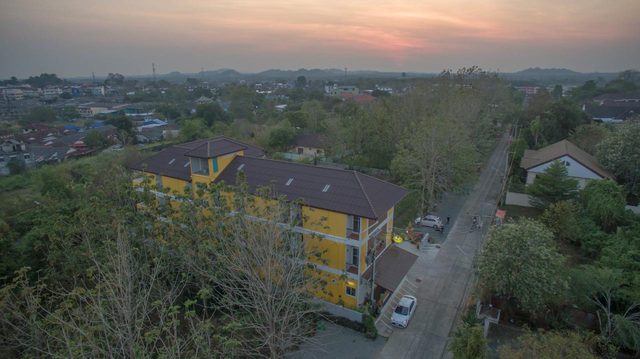 Baanlugchange Hotel Chanthaburi Esterno foto