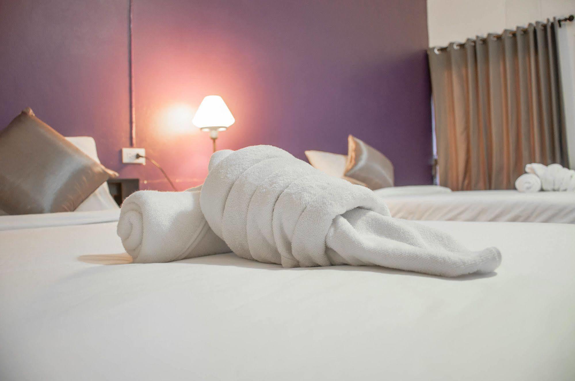 Baanlugchange Hotel Chanthaburi Esterno foto